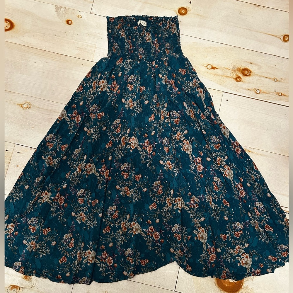 Natural Life skirt size small. Blue/turquoise in color, floral.